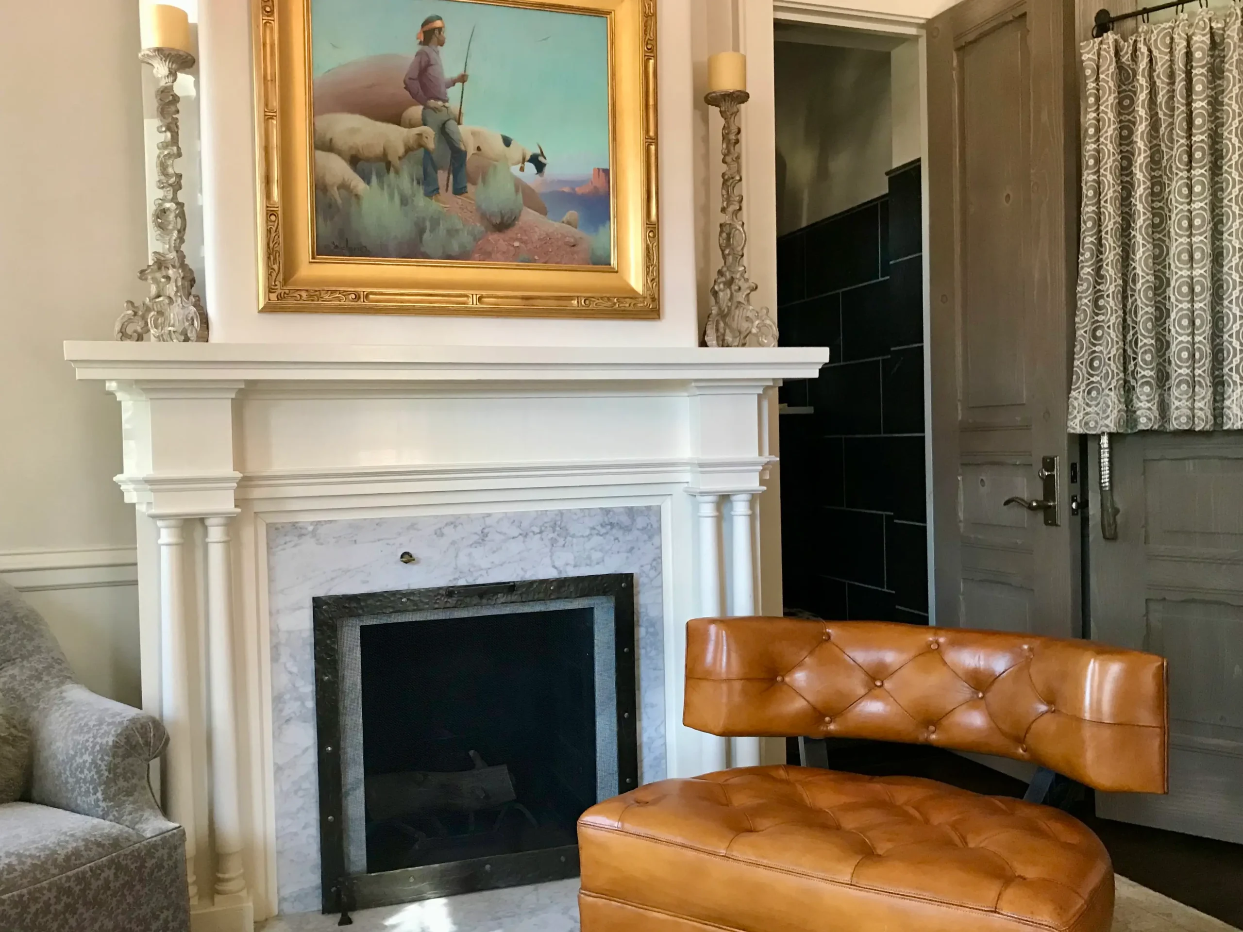Empty Santa Fe home prepared for a final walkthrough after move-out cleaning